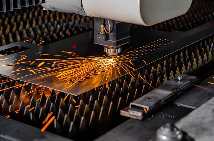 High-power laser cutting machine cutting steel plates
