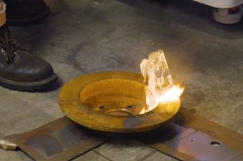 Laser cleaning of rust on metal