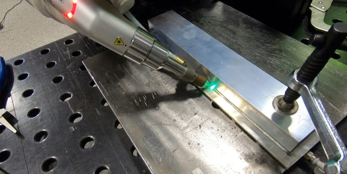 Laser handheld welding machine welding metal aluminum