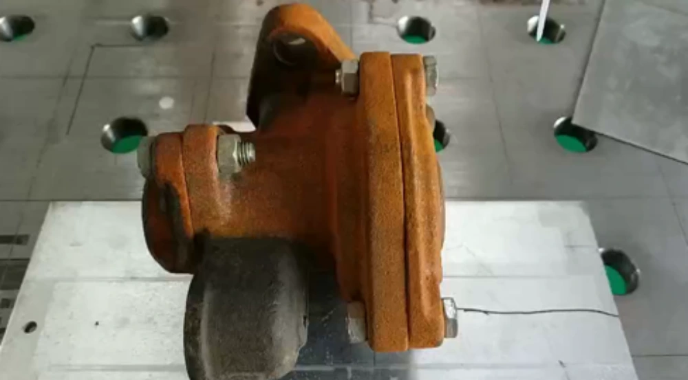 laser-cleaning-marine-parts-rusted-components